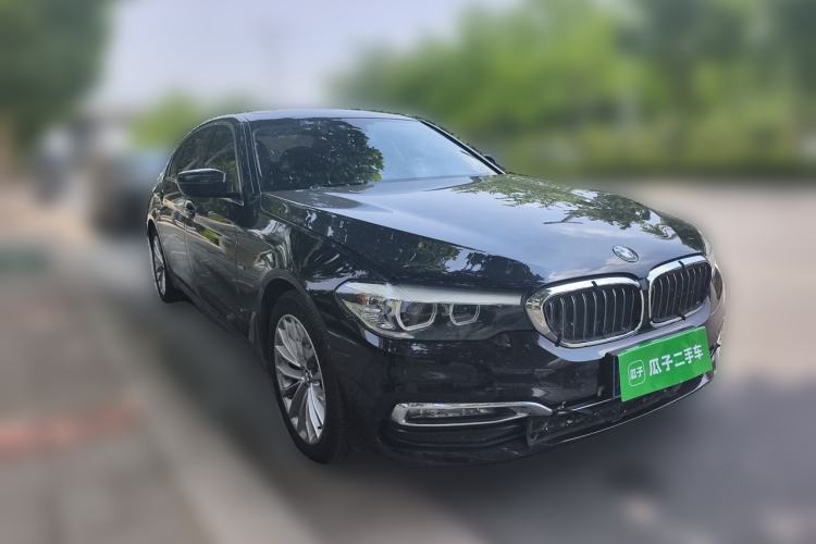 Used BMW 5 Series 2018 525Li Luxury Package Front Right 45 Deg