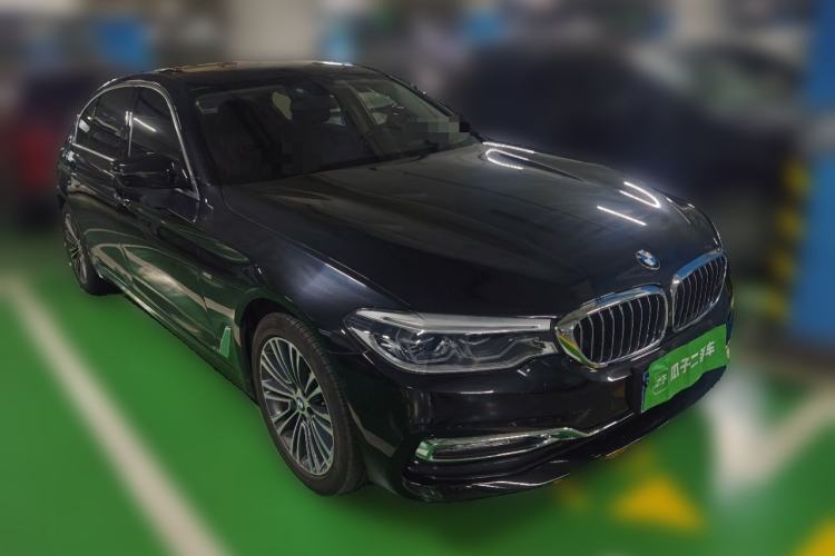 Used BMW 5 Series 2018 Facelifted 530Li Luxury Edition Premium Package Front Right 45 Deg