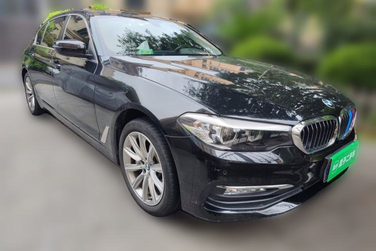 Used BMW 5 Series 2018 528Li Launch Special Edition Front Right 45 Deg
