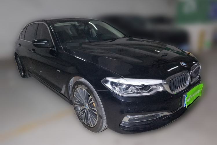 Used BMW 5 Series 2018 Facelifted 530Li Luxury Edition Premium Package Front Right 45 Deg