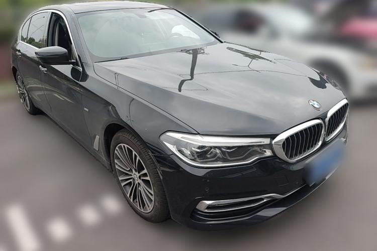 Used BMW 5 Series 2018 Facelifted 530Li Luxury Edition Premium Package Front Right 45 Deg
