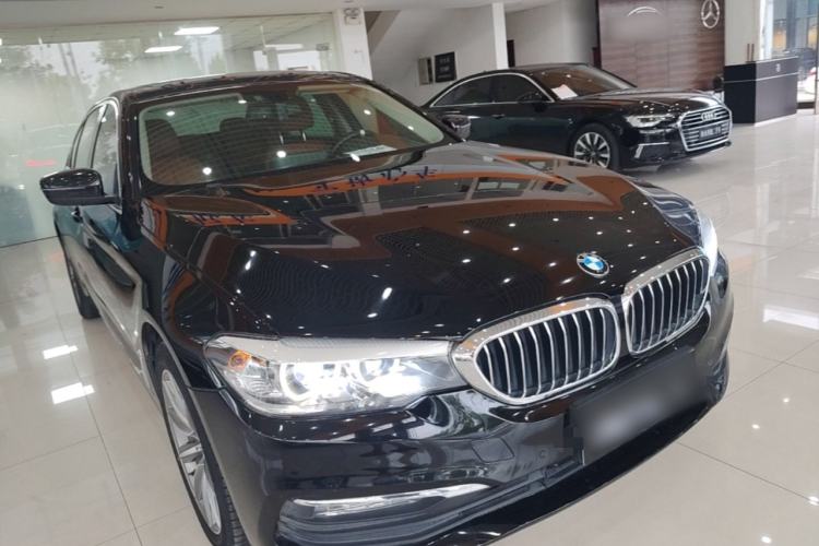 Used BMW 5 Series 2018 528Li Launch Special Edition Front Right 45 Deg