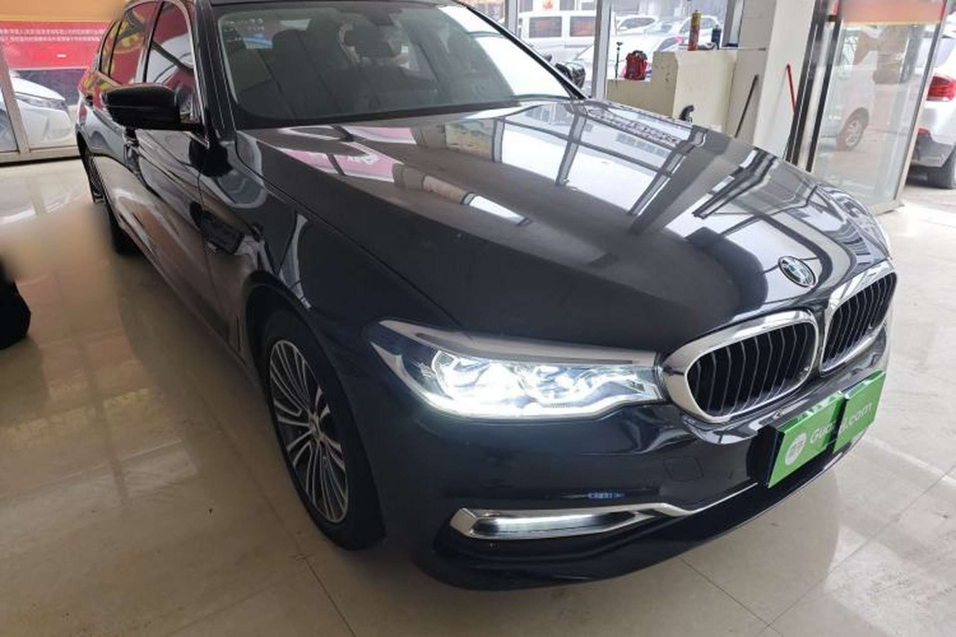 Used BMW 5 Series 2018 530Li Luxury Edition Premium Package Front Right 45 Deg