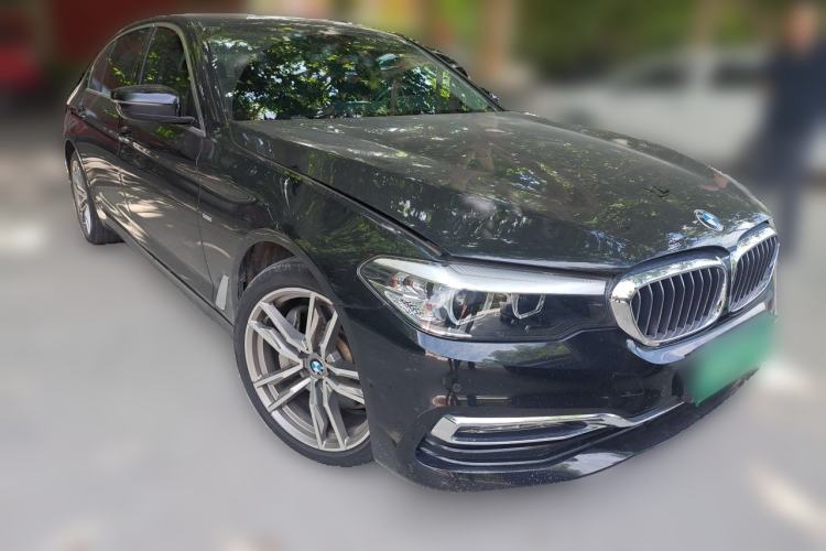 Used BMW 5 Series 2018 Facelifted 530Li xDrive Luxury Package Front Right 45 Deg