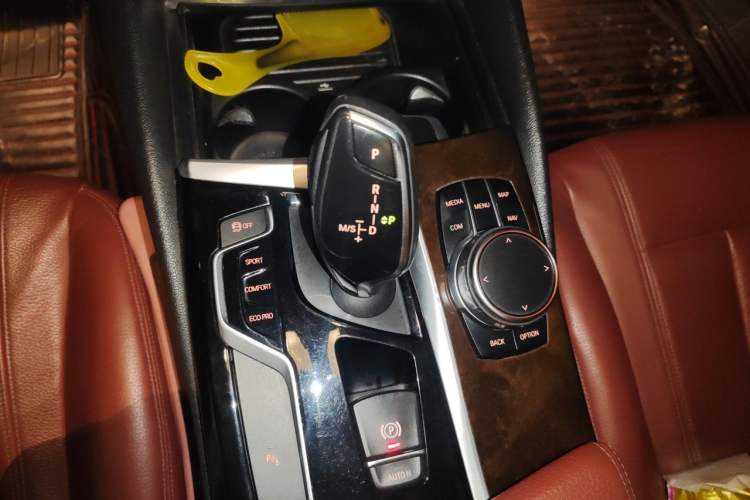 Used BMW 5 Series 2018 528Li Launch Special Edition Gear Lever