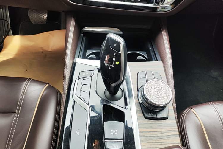 Used BMW 5 Series 2018 Facelifted 530Li xDrive Luxury Package Gear Lever
