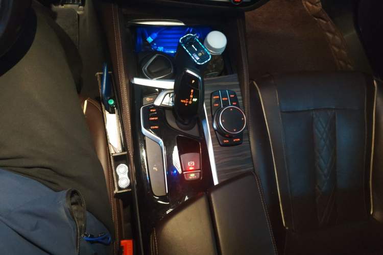 Used BMW 5 Series 2018 Revised Version 530Li Leading Edition Luxury Package Gear Lever