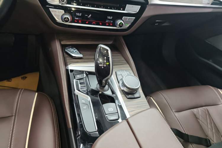 Used BMW 5 Series 2018 Facelifted 530Li Luxury Edition Premium Package Gear Lever