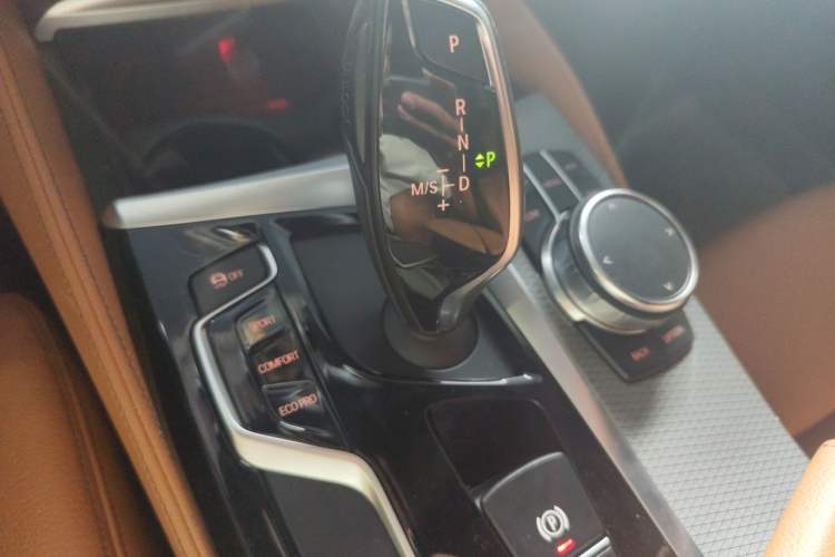 Used BMW 5 Series 2018 525i M Sport Package Gear Lever