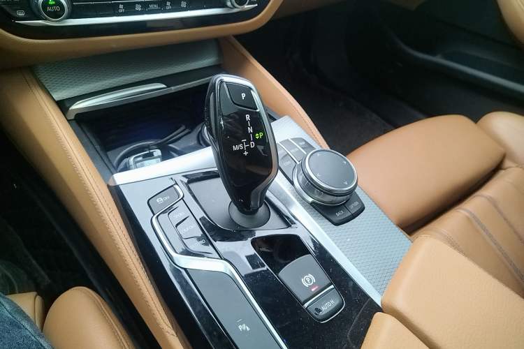 Used BMW 5 Series 2018 525i M Sport Package Gear Lever