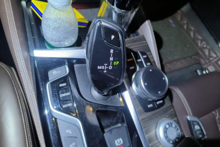 Used BMW 5 Series 2018 Revised Version 530Li Leading Edition Luxury Package Gear Lever