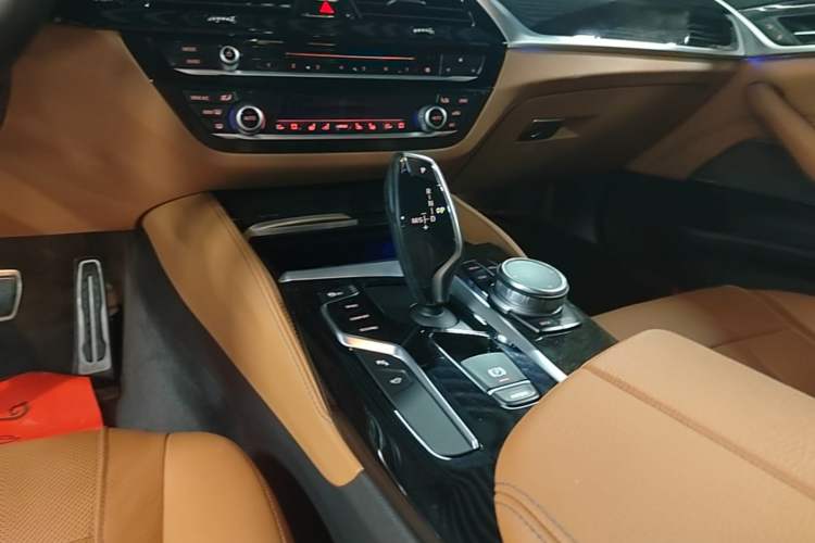 Used BMW 5 Series 2018 530Li Luxury Edition M Sport Package Gear Lever