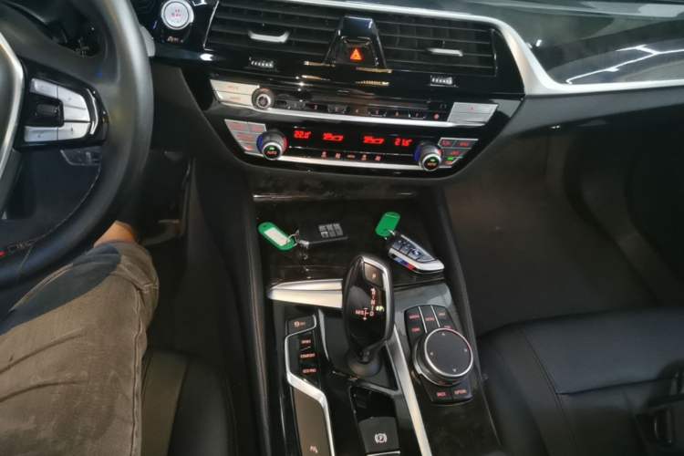 Used BMW 5 Series 2018 525Li M Sport Package Gear Lever
