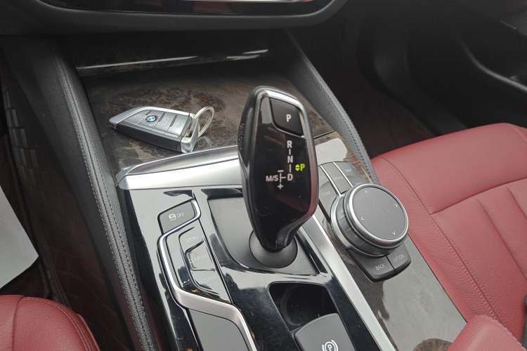 Used BMW 5 Series 2018 Restyled 530Li Leading Edition M Sport Package Gear Lever