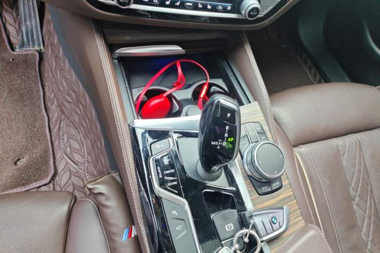 Used BMW 5 Series 2018 Revised 540Li Executive Edition Gear Lever