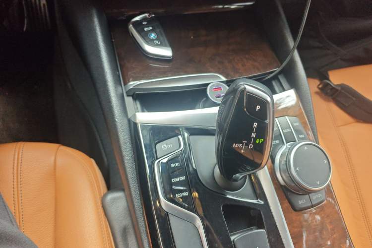 Used BMW 5 Series 2018 528Li Launch Special Edition Gear Lever