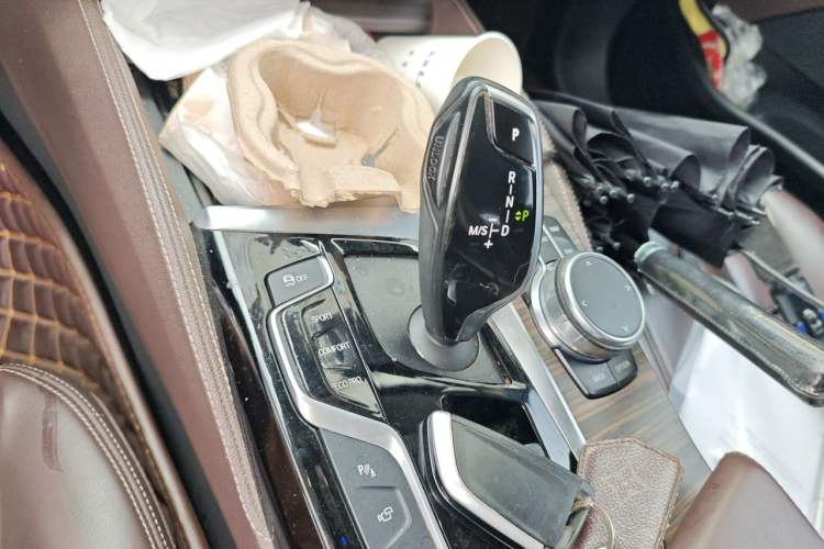 Used BMW 5 Series 2018 Revised Version 530Li Leading Edition Luxury Package Gear Lever