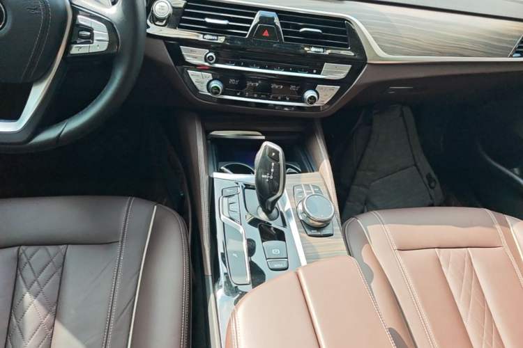Used BMW 5 Series 2018 Revised Version 530Li Leading Edition Luxury Package Gear Lever