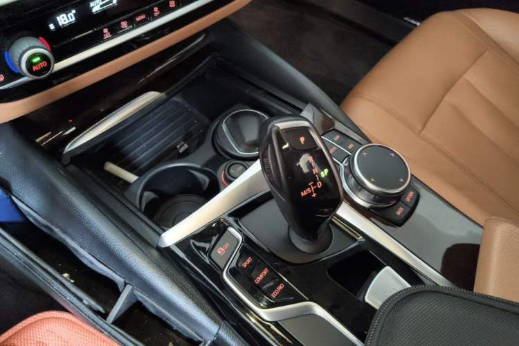 Used BMW 5 Series 2018 528Li Launch Special Edition Gear Lever