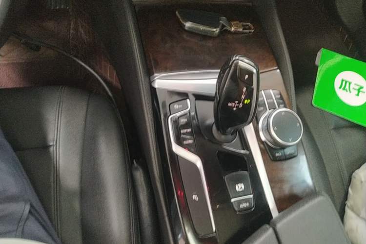 Used BMW 5 Series 2018 525Li Luxury Package Gear Lever