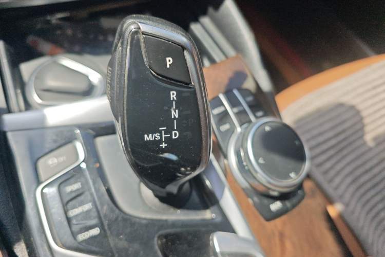 Used BMW 5 Series 2018 528Li Launch Special Edition Gear Lever