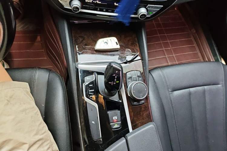 Used BMW 5 Series 2018 525Li Luxury Package Gear Lever