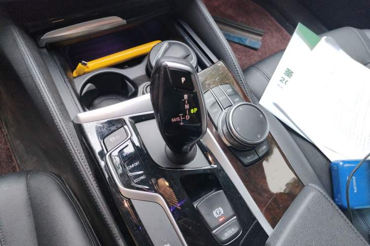 Used BMW 5 Series 2018 525Li Luxury Package Gear Lever