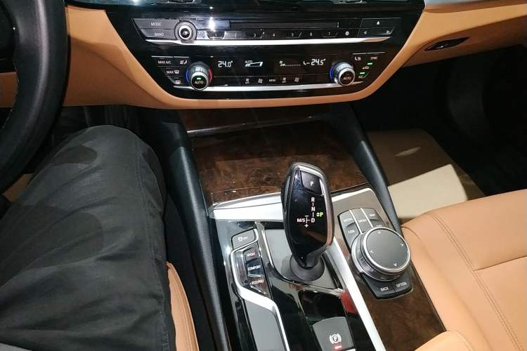 Used BMW 5 Series 2018 528Li Launch Special Edition Gear Lever