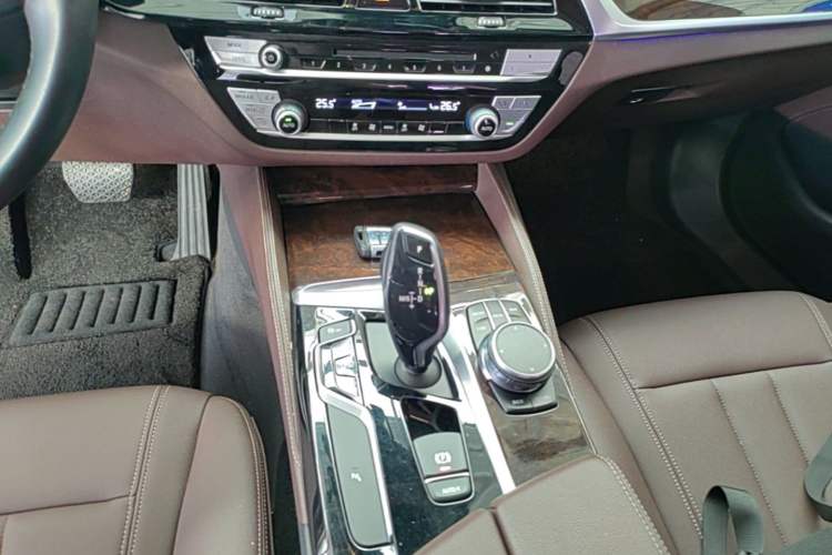 Used BMW 5 Series 2018 525Li Luxury Package Gear Lever