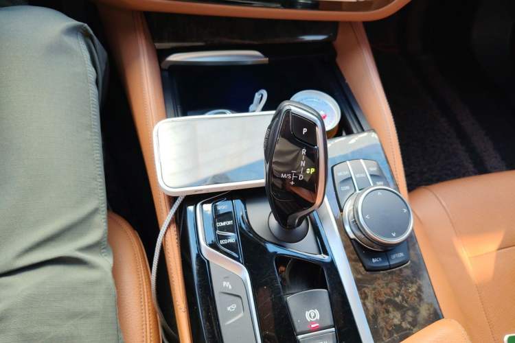 Used BMW 5 Series 2018 Restyled 530Li Luxury Edition M Sport Package Gear Lever
