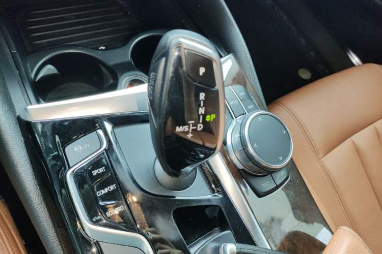 Used BMW 5 Series 2018 528Li Launch Special Edition Gear Lever