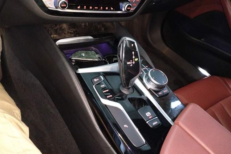 Used BMW 5 Series 2018 Restyled 530Li Leading Edition M Sport Package Gear Lever