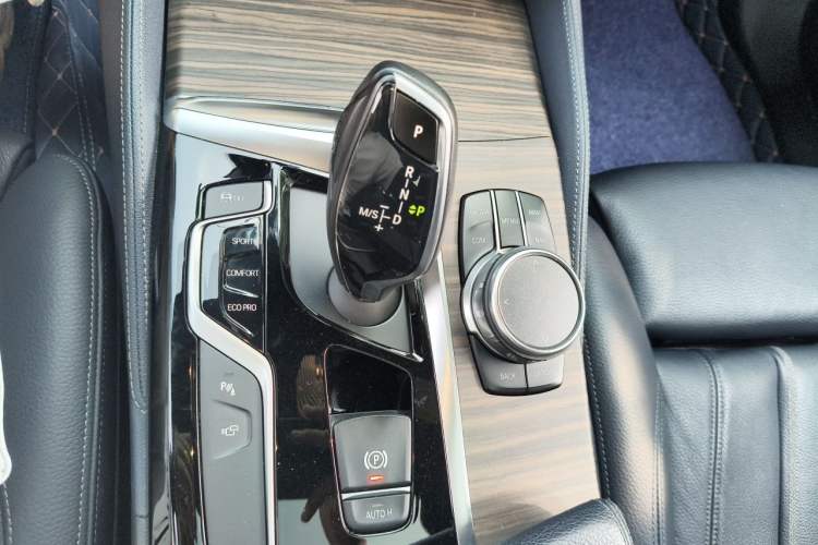 Used BMW 5 Series 2018 530i M Sport Package Gear Lever