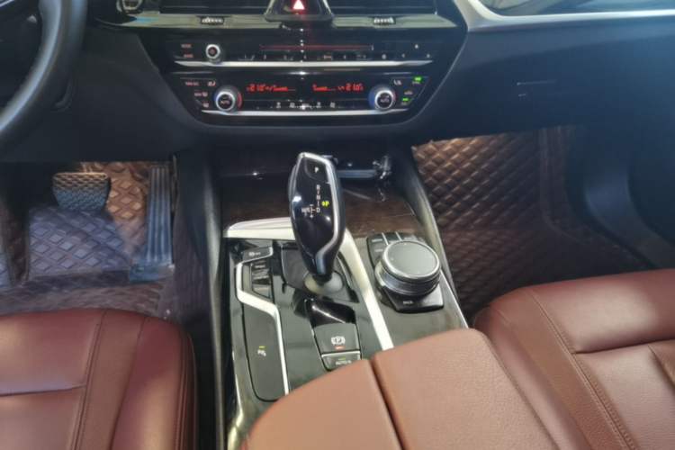 Used BMW 5 Series 2018 528Li Launch Special Edition Gear Lever