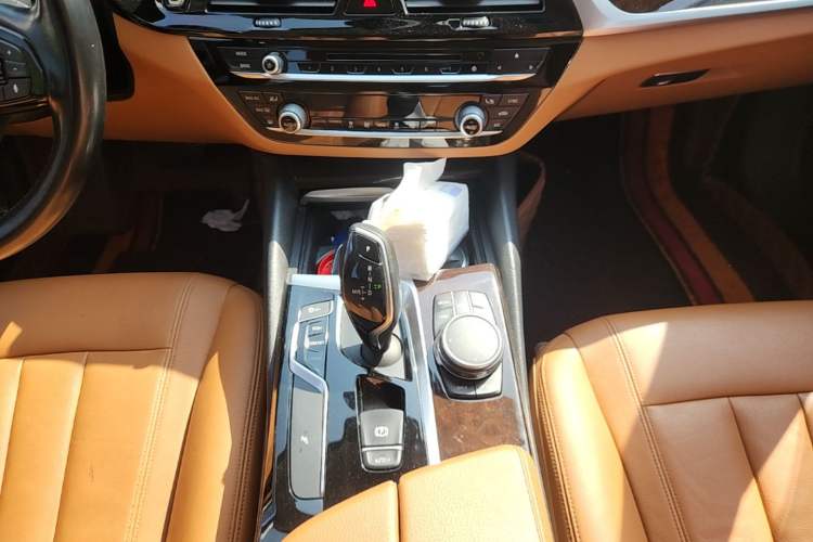 Used BMW 5 Series 2018 528Li Launch Special Edition Gear Lever