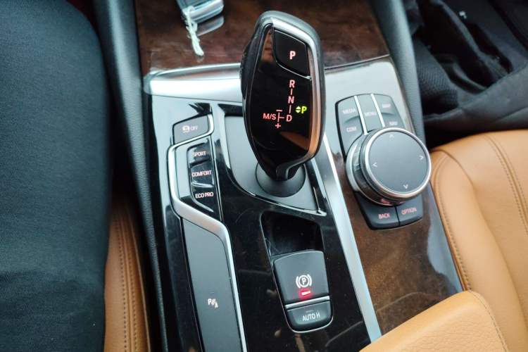 Used BMW 5 Series 2018 528Li Launch Special Edition Gear Lever