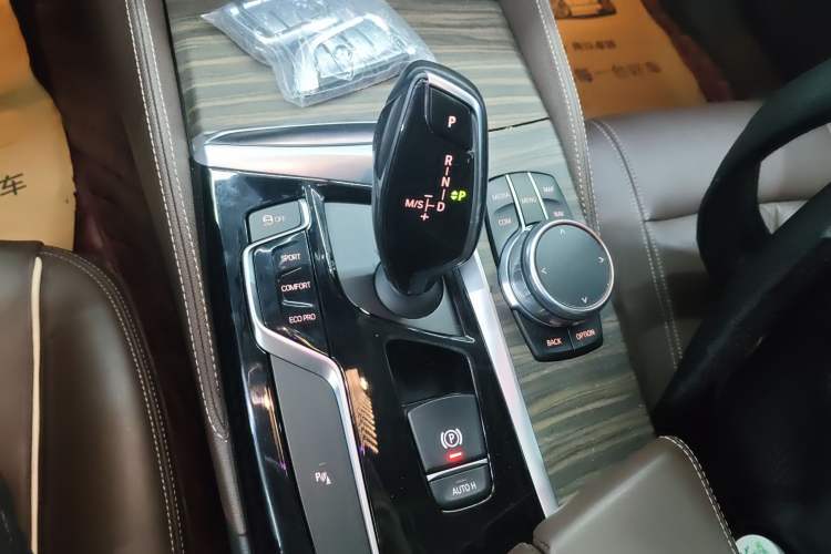 Used BMW 5 Series 2018 Facelifted 530Li xDrive Luxury Package Gear Lever