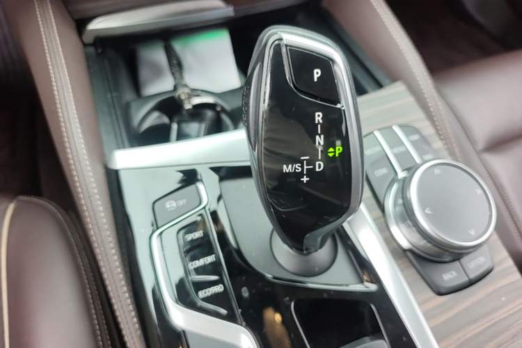 Used BMW 5 Series 2018 Facelifted 530Li Luxury Edition Premium Package Gear Lever