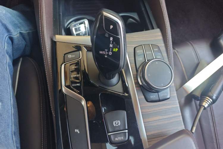 Used BMW 5 Series 2018 Revised Version 530Li Leading Edition Luxury Package Gear Lever