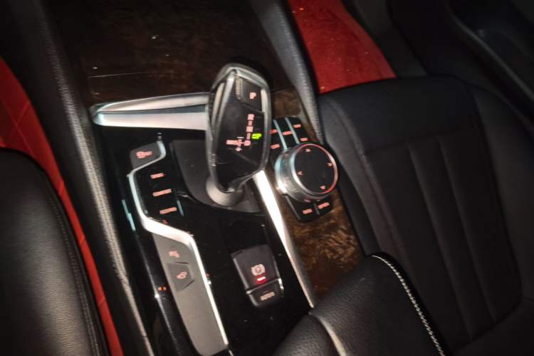 Used BMW 5 Series 2018 525Li Luxury Package Gear Lever
