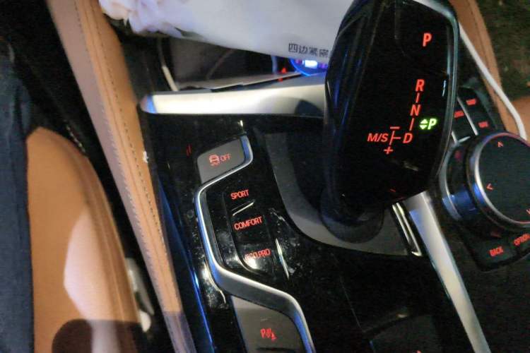 Used BMW 5 Series 2018 530Li Luxury Edition M Sport Package Gear Lever