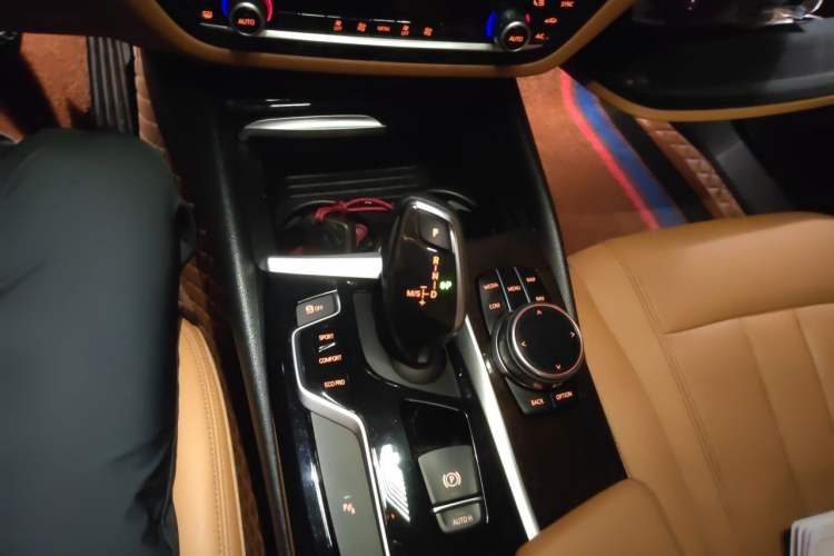 Used BMW 5 Series 2018 528Li Launch Special Edition Gear Lever