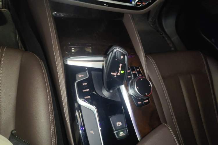 Used BMW 5 Series 2018 525Li Luxury Package Gear Lever
