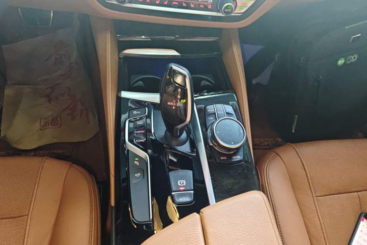 Used BMW 5 Series 2018 Restyled 530Li Luxury Edition M Sport Package Gear Lever