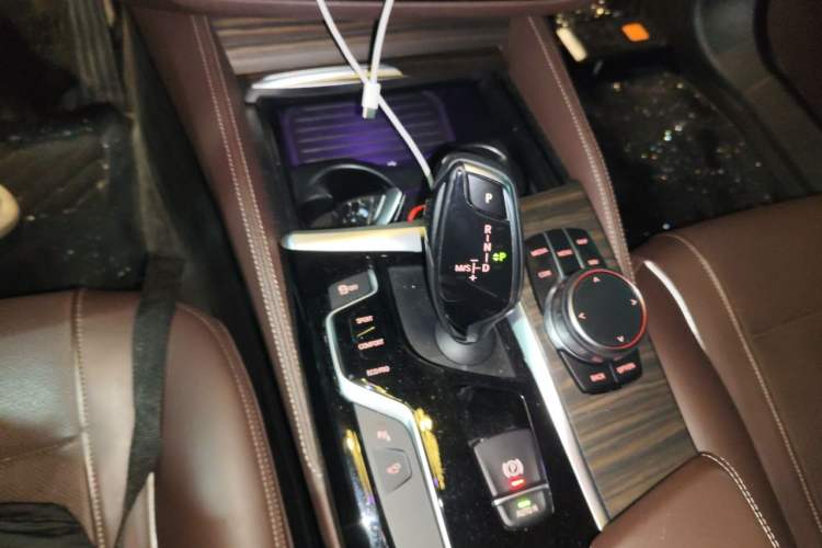 Used BMW 5 Series 2018 Facelifted 530Li Luxury Edition Premium Package Gear Lever