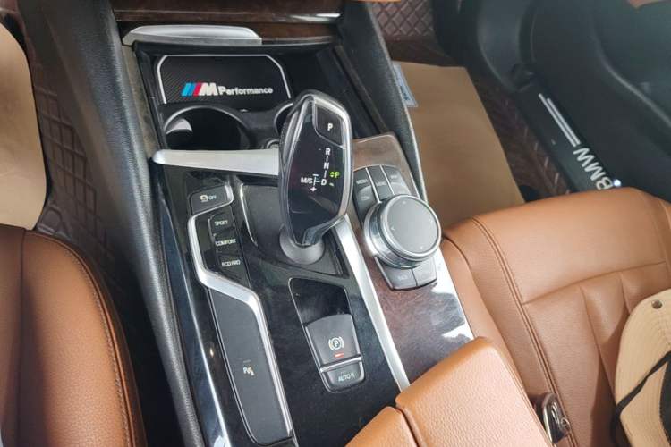 Used BMW 5 Series 2018 528Li Launch Special Edition Gear Lever
