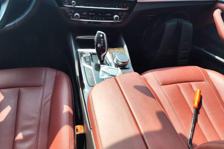 Used BMW 5 Series 2018 528Li Launch Special Edition Gear Lever