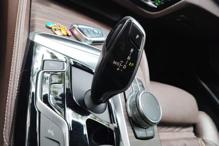Used BMW 5 Series 2018 Revised 540Li Executive Edition Gear Lever