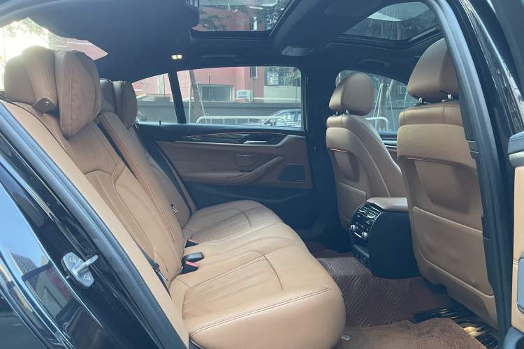 Used BMW 5 Series 2018 Restyled 530Li Luxury Edition M Sport Package Headliner