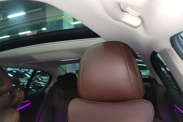 Used BMW 5 Series 2018 525Li Luxury Package Headliner